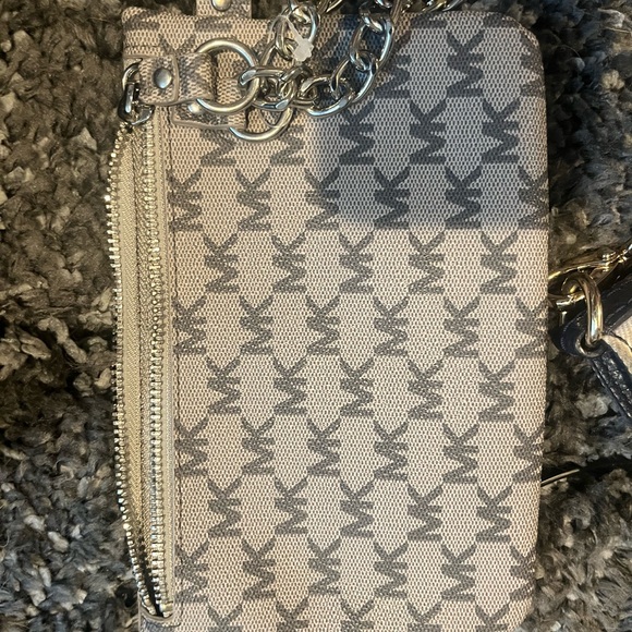 Multiple Kate Spade purses, and Michael Kors, purses all are like new condition - Picture 6 of 15